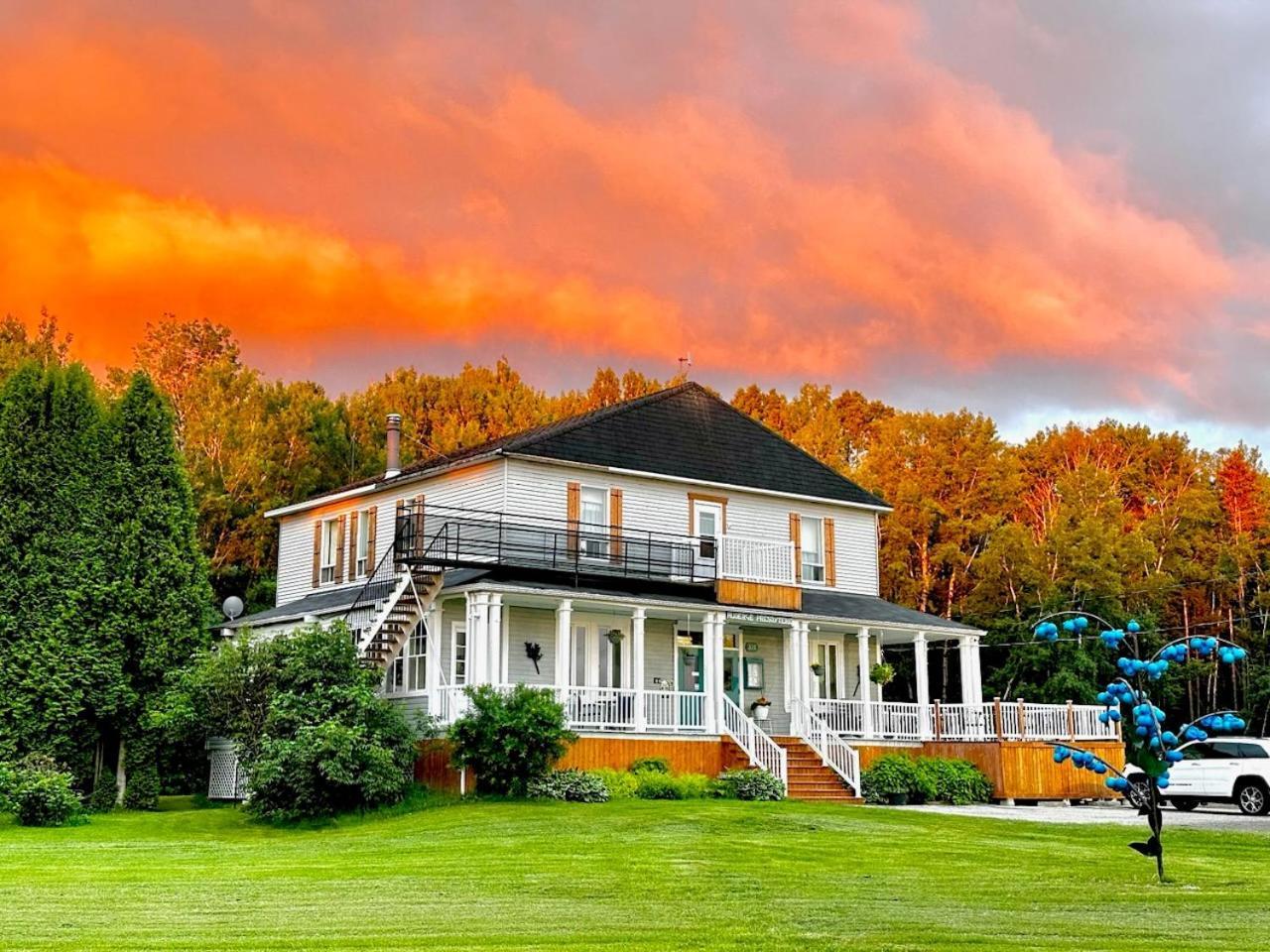 Auberge Presbytere Mont Lac-Vert Hébertville Dış mekan fotoğraf
